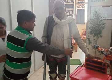 देवेंद्रनगर स्वास्थ्य केंद्र की अभिनव पहल, चलने में असमर्थ मरीजों को मिला सहारा, लौट आई मुस्कान