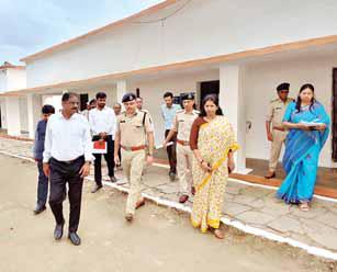 प्रधान जिला एवं सत्र न्यायाधीश, कलेक्टर तथा एसपी ने किया जेल का निरीक्षण