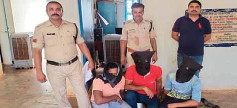 पशु तस्करी का भंडाफोड़ः गढ़ पुलिस ने ट्रक से बरामद किए 25 मवेशी, तीन गिरफ्तार