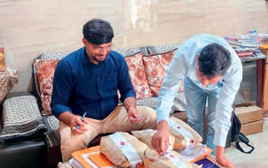 खाद्य एवं औषधि विभाग की तीन दुकानों में दबिश