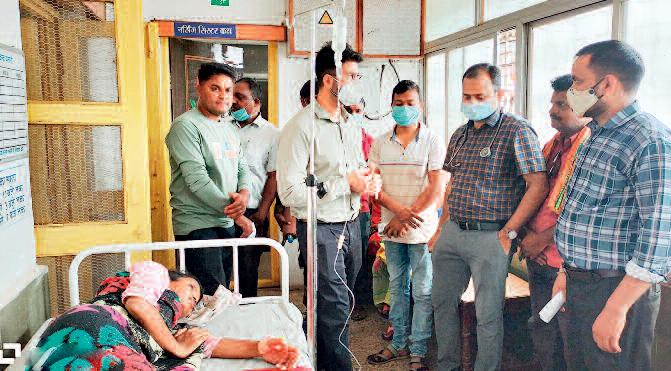 डायरिया प्रभावितों का जायजा लेने मेडिकल कैंप पहुंचा जिला प्रशासन