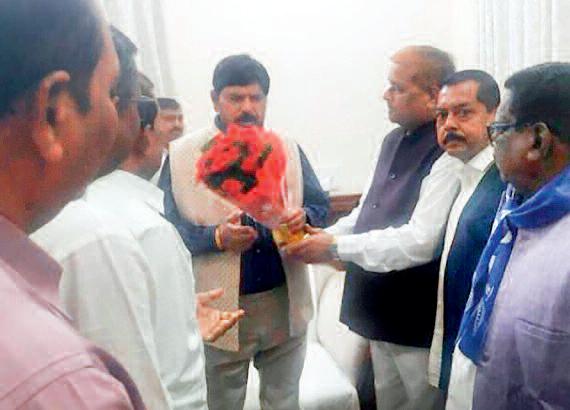 सतनामी समाज के प्रदेश अध्यक्ष ने की केंद्रीय राज्यमंत्री रामदास आठवले से मुलाकात