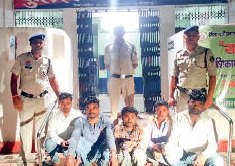 संदिग्ध 5 बाहरी व्यक्ति गिरफ्तार, जेल भेजे गए
