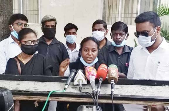 பொது வாழ்க்கையில் ஈடுபட்டிருக்கும் மகளிரின் புகைப்படங்களை வெளியிட்டு அவதூறாகப் பதிவு