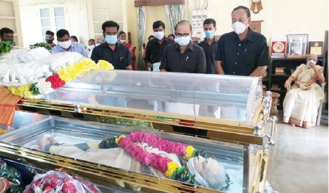 அடையாறு புற்றுநோய் மருத்துவமனையின் தலைவர் மறைந்த டாக்டர் சாந்தா அவர்களுக்கு கழகத்தின் சார்பில் மரியாதை