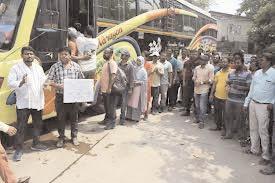 Section of West Bengal jobless teachers leave for Delhi to highlight their issue