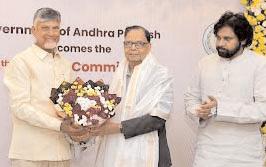 Extend special financial aid to rebuild Andhra: CM to Fin Commission