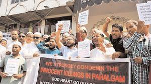 Old Delhi residents hit street to denounce terrorists, special namaz offered in mosques for terror victims