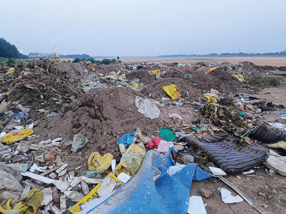 Unabated dumping of waste on Kathajodi riverbed raises environmental concerns