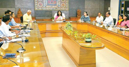 DC Anu Garg directs acceleration of departmental projects to boost expenditure & target achievement