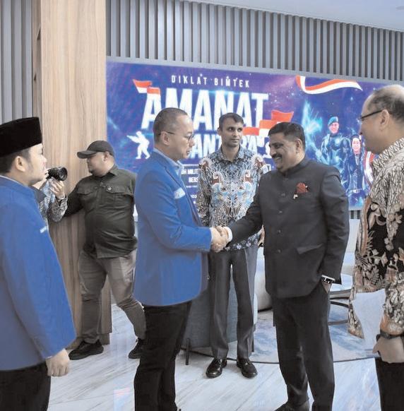 Indonesia: Indian delegation interacts with political leaders, Ambassadors of 20 countries