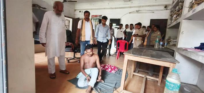 Man chained at Bhograi police station without case released after MP's intervention
