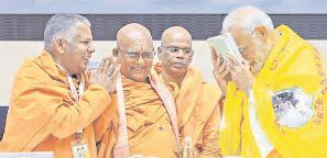 Sivagiri Math head continues to praise Modi; says PM embodies traits of Mahatma Gandhi