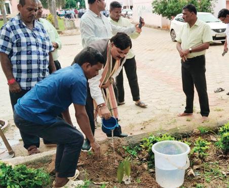 Dr. Chand launches ‘Ek Ped Maa Ke Naam’ in Shivanand Centenary Boy s School
