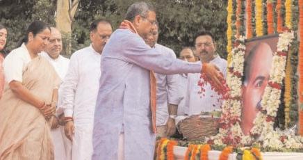Vaishnaw, Rekha Gupta pay tributes to Syama Prasad Mookerjee in Delhi