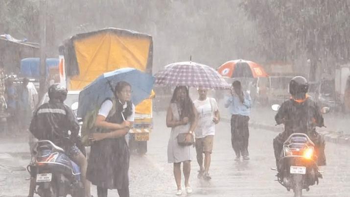 Rain lashes Delhi, IMD issues red aler