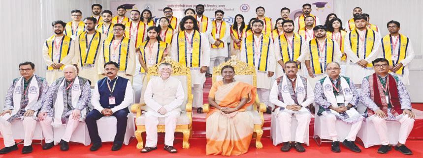 Bright young minds should shape India's future: Murmu