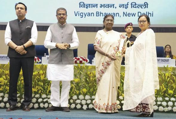 Smart teachers more important than smart classrooms: Prez Murmu