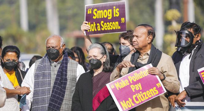 Sonia urges govt to take action to tackle air pollution in Delhi after oppn protests