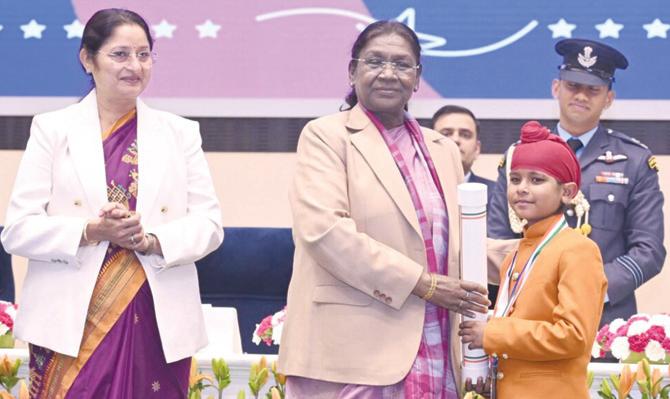 Prez confers PM Rashtriya Bal Puraskar