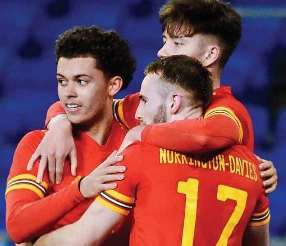YOUNG GUNS PLAY BIG PART