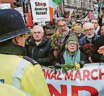 Corbyn and McDonnell in rally cop quiz