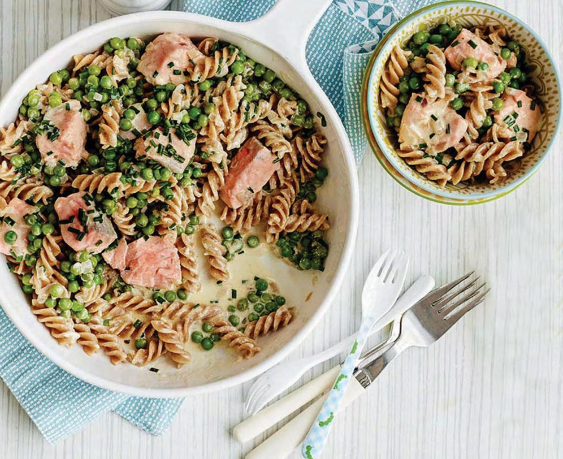 Pasta with salmon & peas