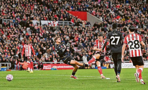 XHAK OF THE NET AS CATS CLAW WAY BACK