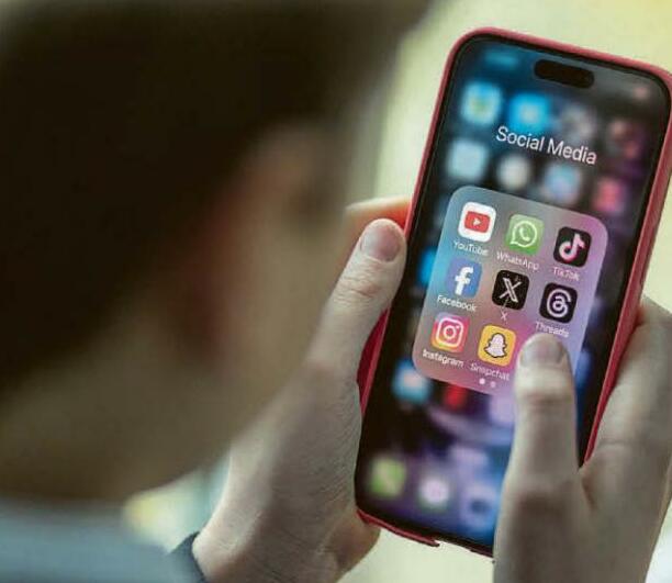 PHONES 'CHIP AWAY' AT KIDS' ATTENTION