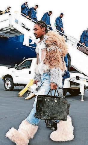 Patriots star Diggs dresses down critics