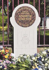 Memorial to fatal car drag cop is unveiled