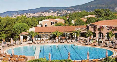 Holiday pair win £4,000 over 'smelly room and stale bread'