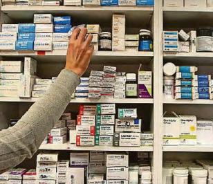 Pharmacies threaten to cut opening hours in row over funding