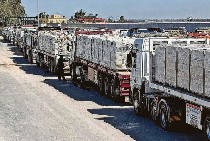 Israel halts Gaza aid convoys