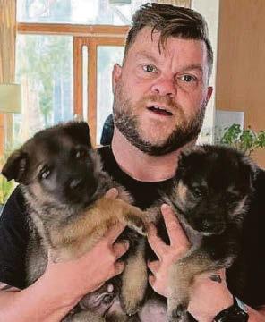 It's puppy love for soldier and 3-legged pal