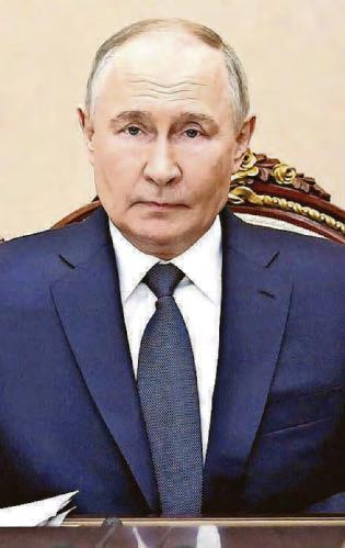 Zelensky 'theatre prop' blast for Russia team as peace talks collapse after Putin no-show