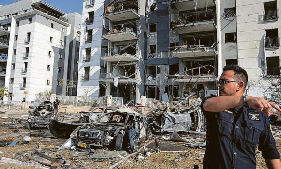 Government scrambles to evacuate Brits stranded in Israel