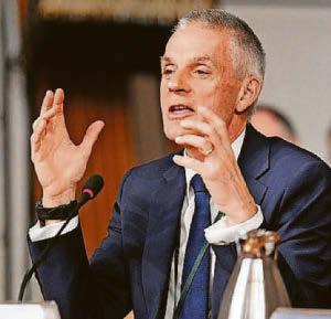 Davie's position 'untenable' over Glasto death chants failings