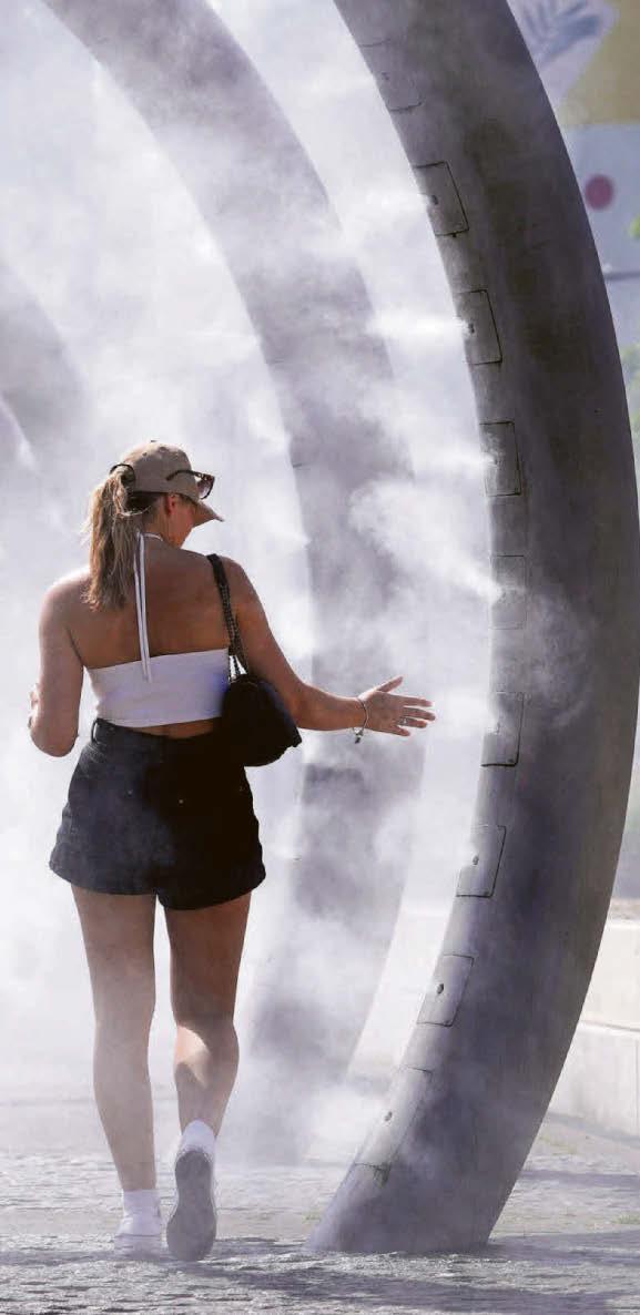 Hosepipe bans to spread in 32C heatwave