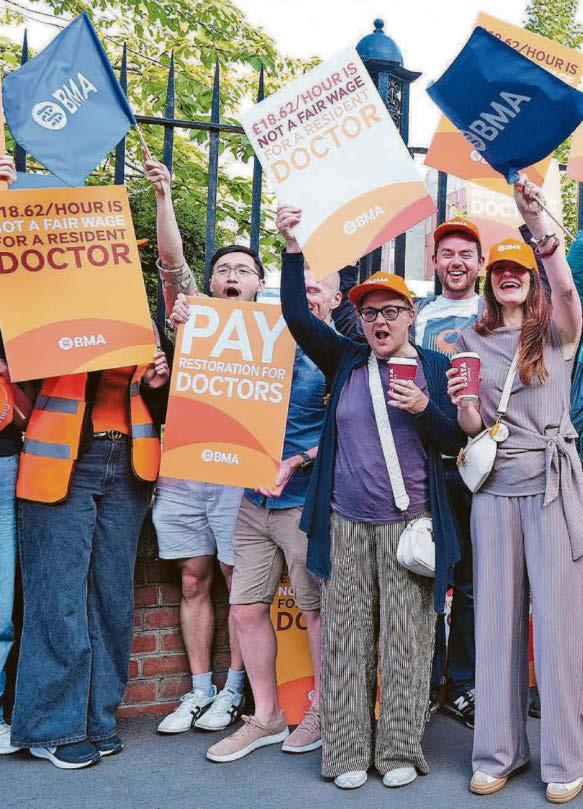 NHS faces more strikes after 91% of nurses reject pay offer