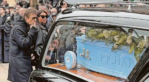 Pub, club, stars and fans fall silent as Manchester bids its favourite son, The Hitman, a fond farewell