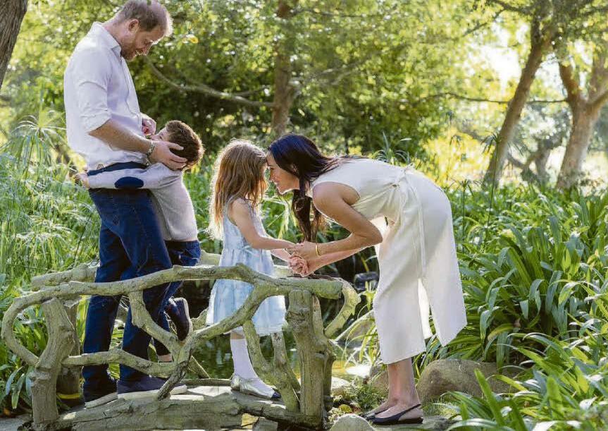 Young Sussexes in family greeting