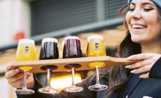 EX-TOP DOG BACK IN HUNT FOR BREWER