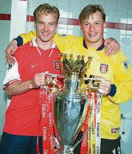 Former Arsenal keeper dies in crash with train