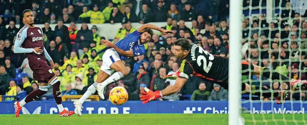 MOYES HIT BY OLLIE GOOD SHOW