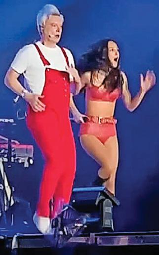 Red hot Liv duet