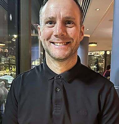 LOVING DAD LEE DIED IN GIG FALL