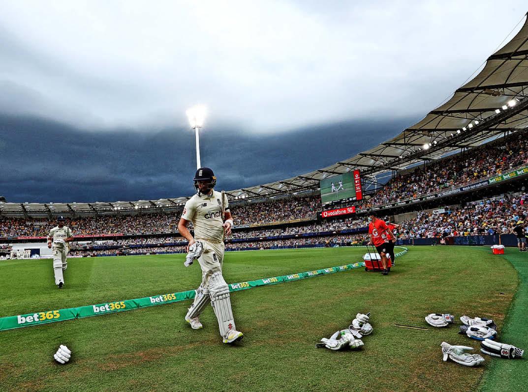 'GABBATOIR' DELAY LETS ENGLAND OFF THE HOOK