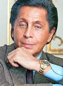 FASHION LEGEND VALENTINO DIES