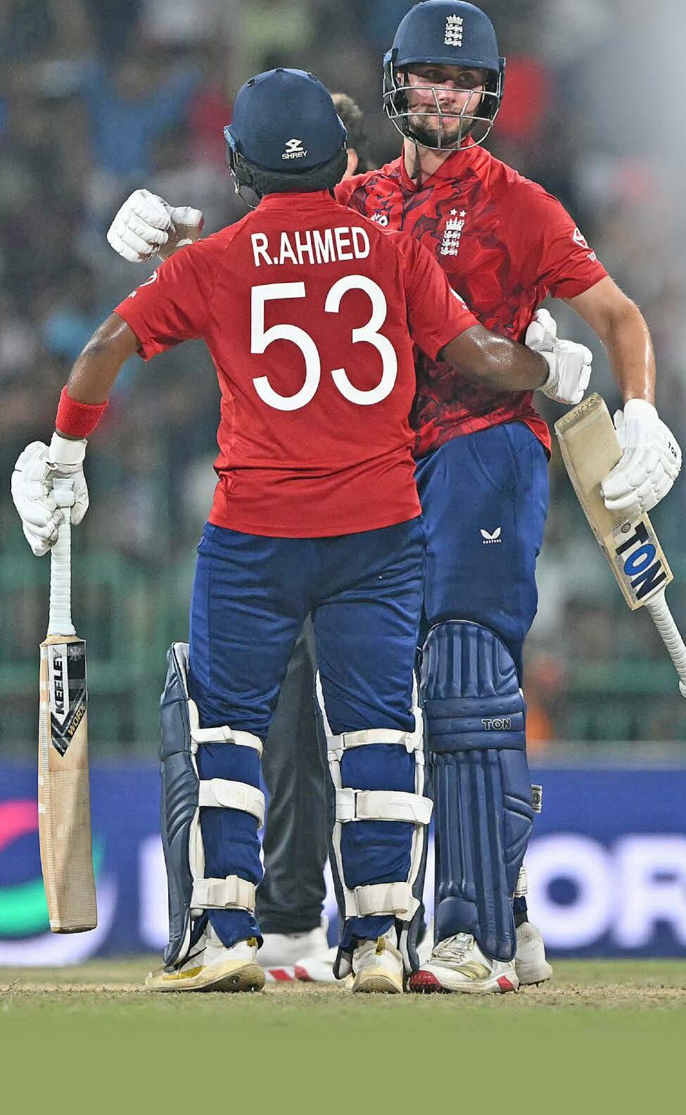 AHMED ACE UP SLEEVE BESIDE JACKS